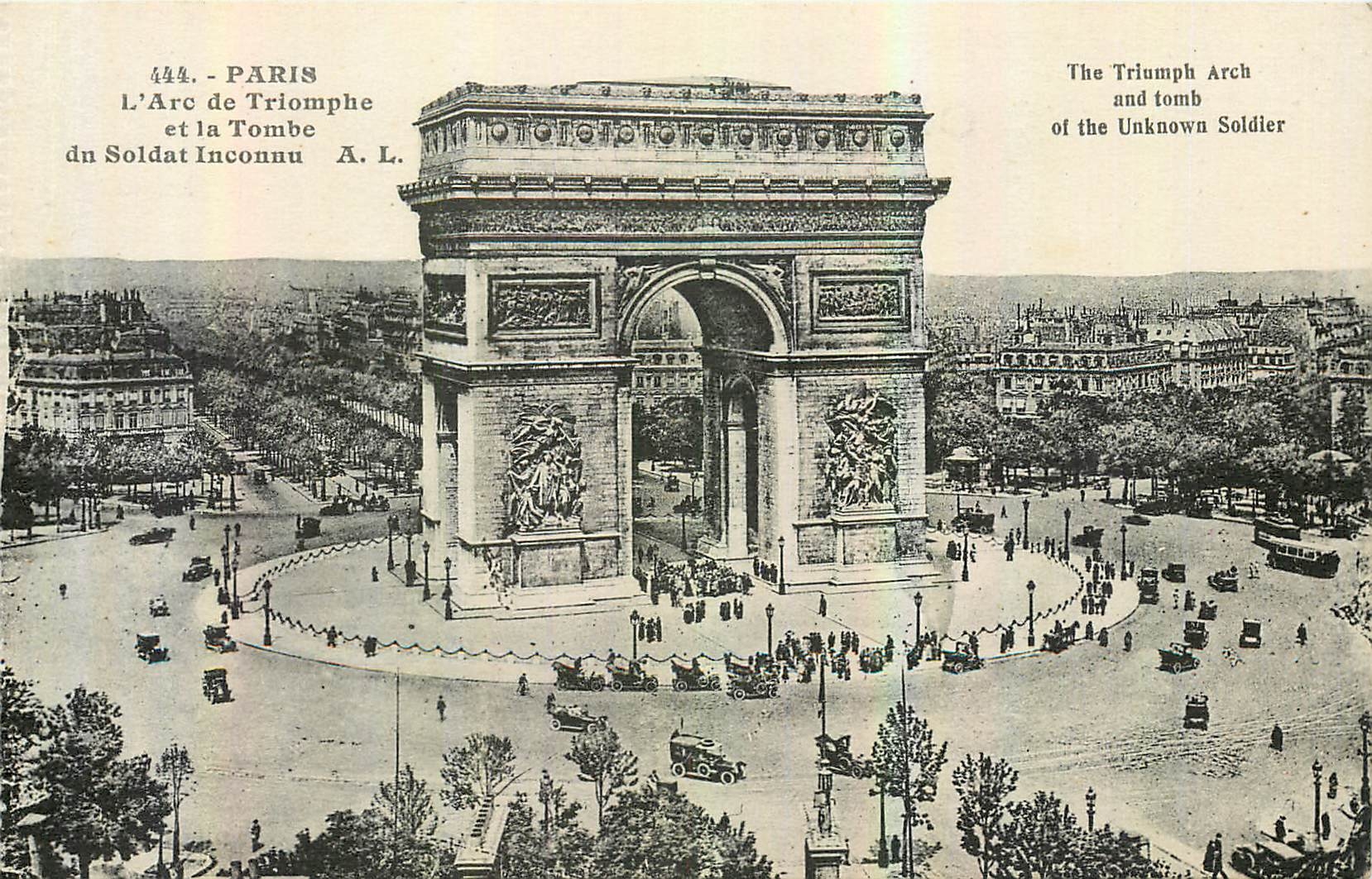CPA Paris L'Arc de Triomphe et la Tombe du Soldat Inconnu 