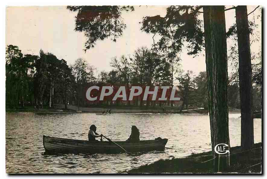 CPM Paris Promenade sur le Lac du Bois de Boulogne 