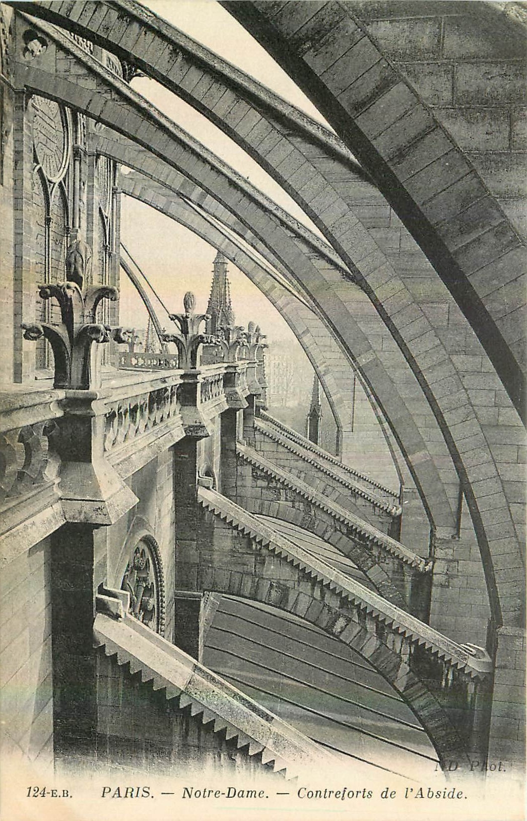 CPA Paris Notre Dame Contreforts de l'Abside 
