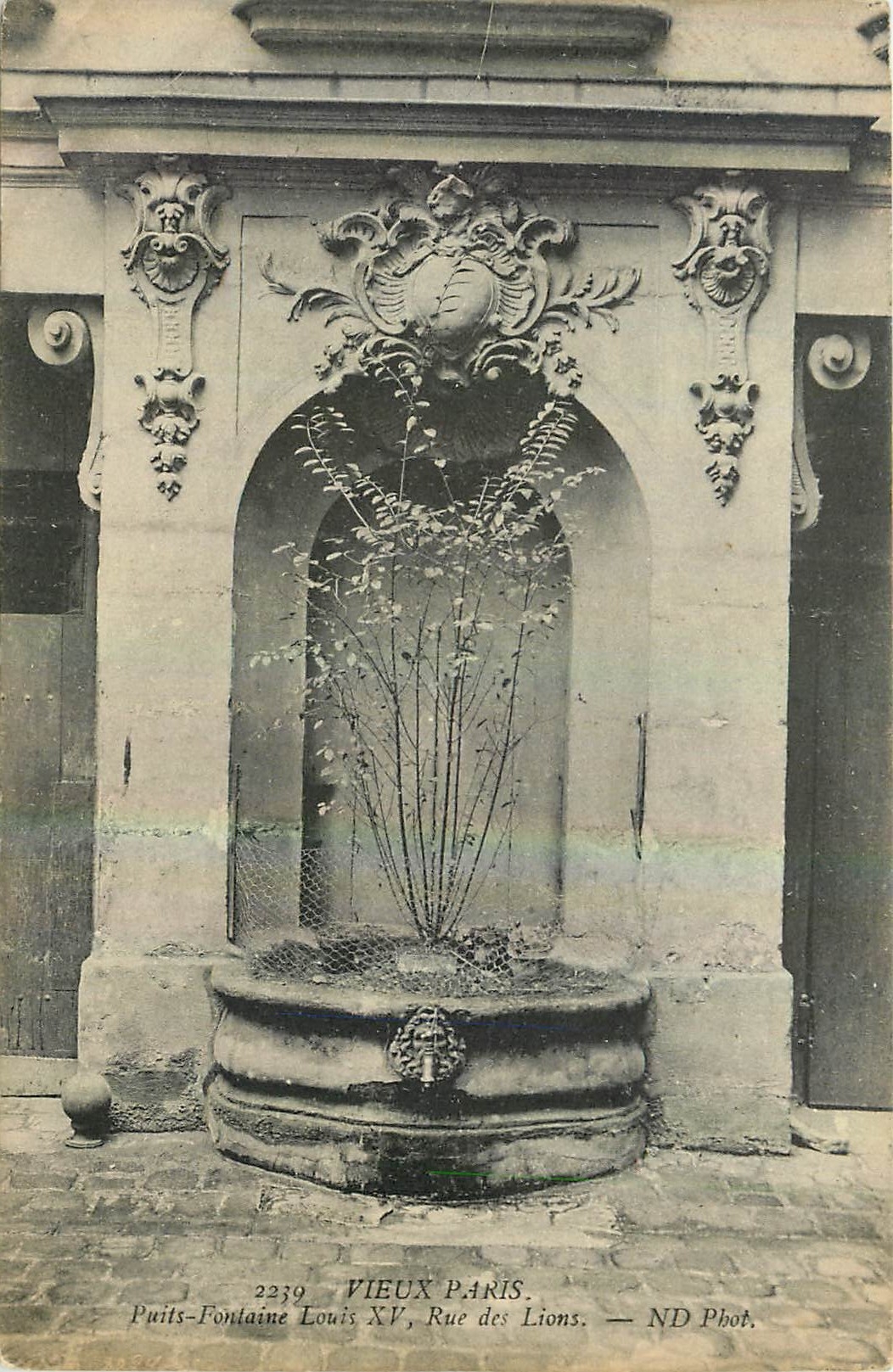 CPA Vieux Paris Puits Fontaine Louis XV Rue des lions