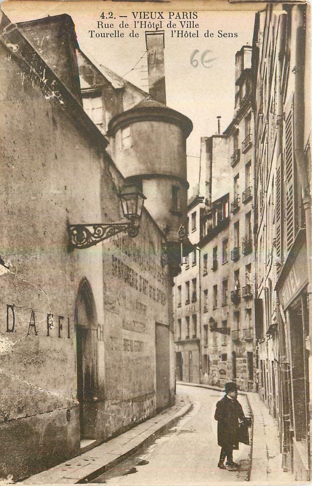 CPA Vieux Paris Rue de l'Hotel de Ville tourelle de l'Hotel de Sens 