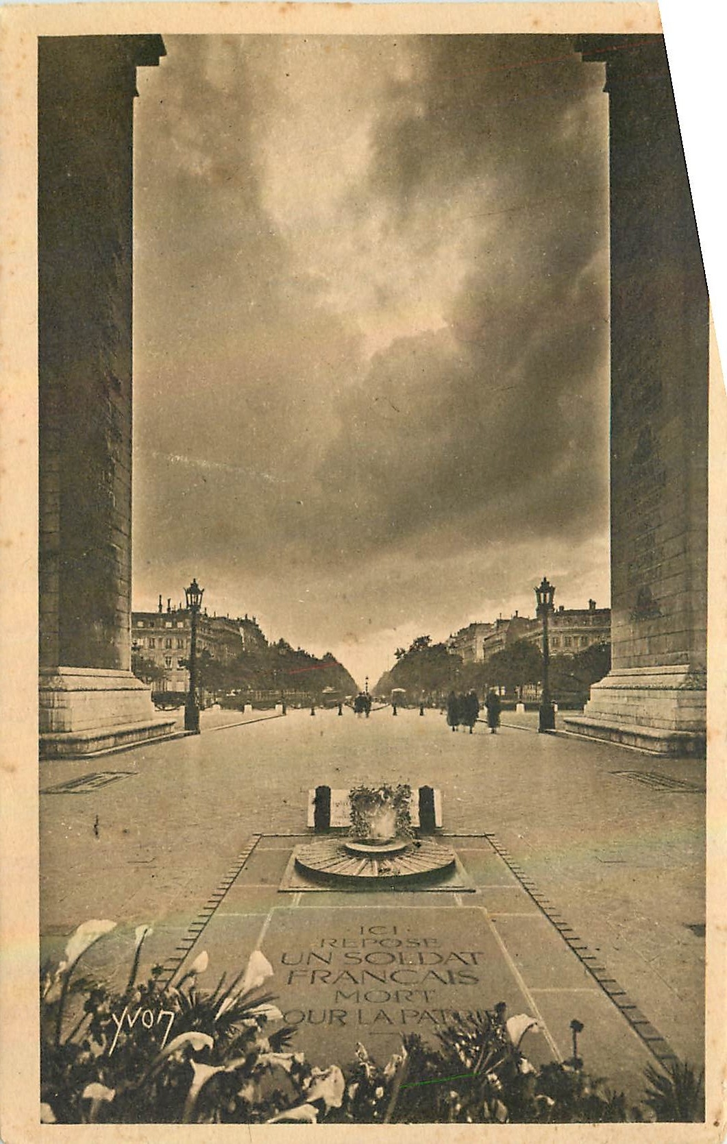CPA Paris en flanant la tombe du Soldat inconnu 