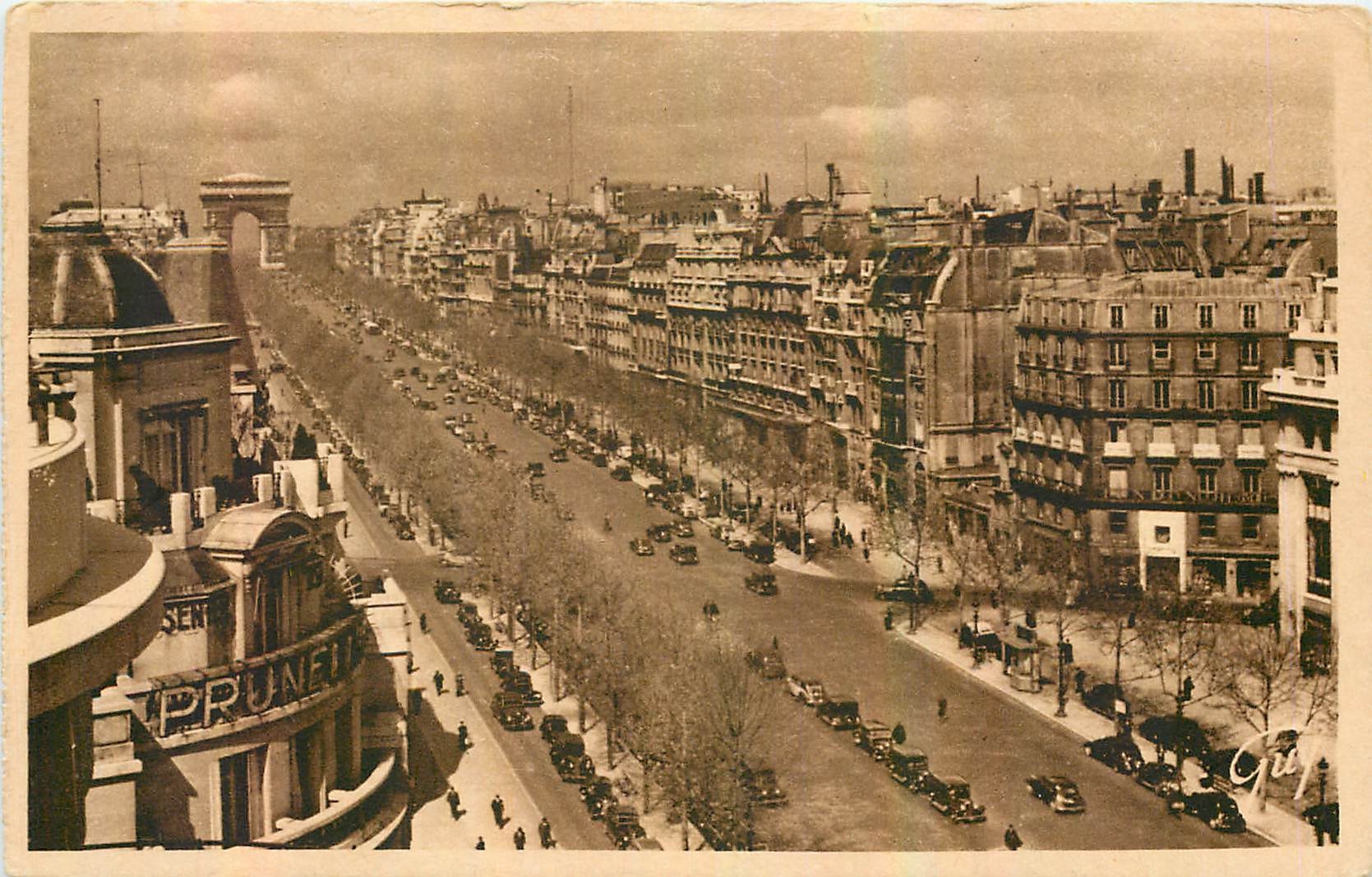 CPA Paris et ses merveilles Avenue des Champs Elysees 