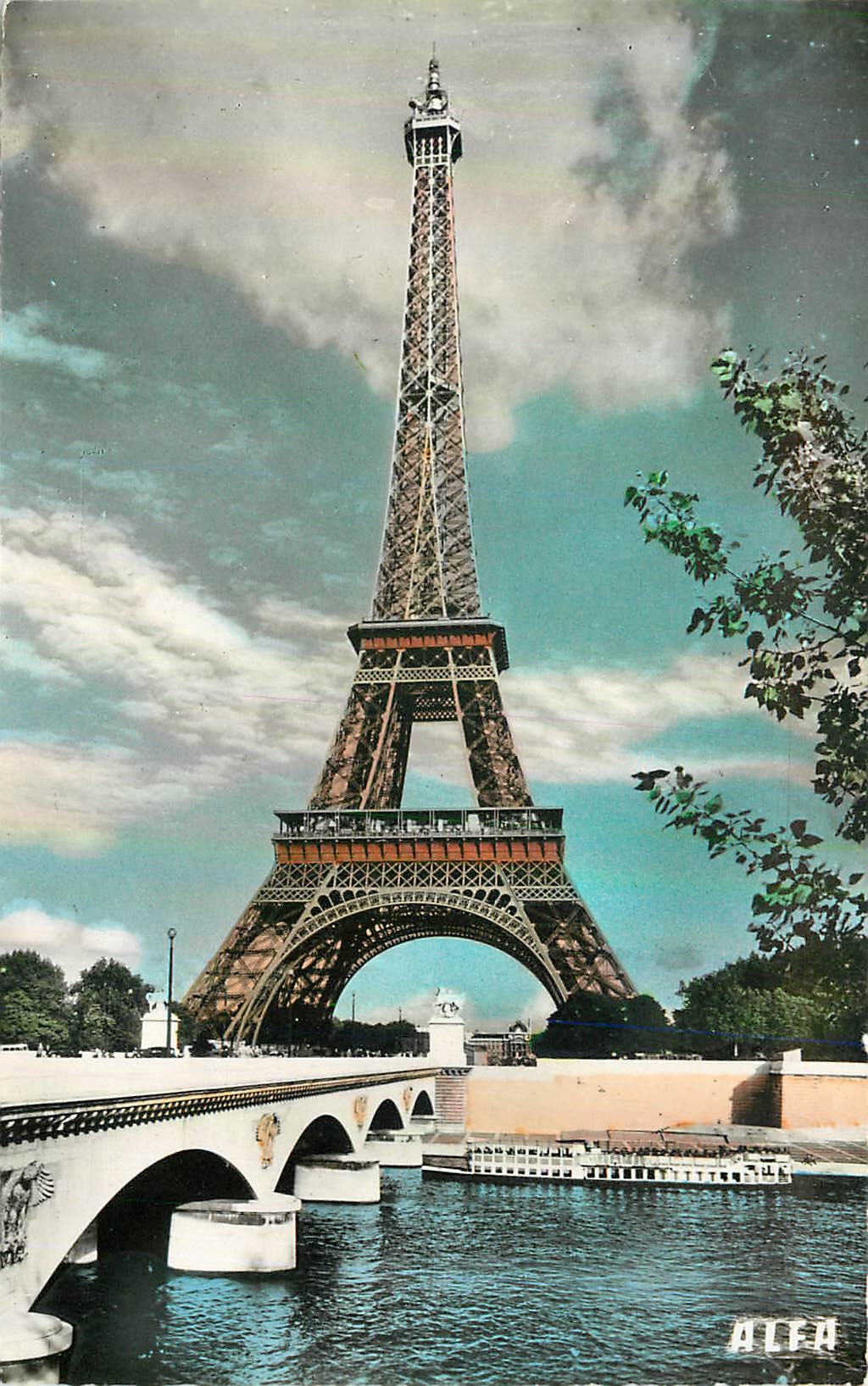 CPA Paris La Tour eiffel et le Pont d'Iena 