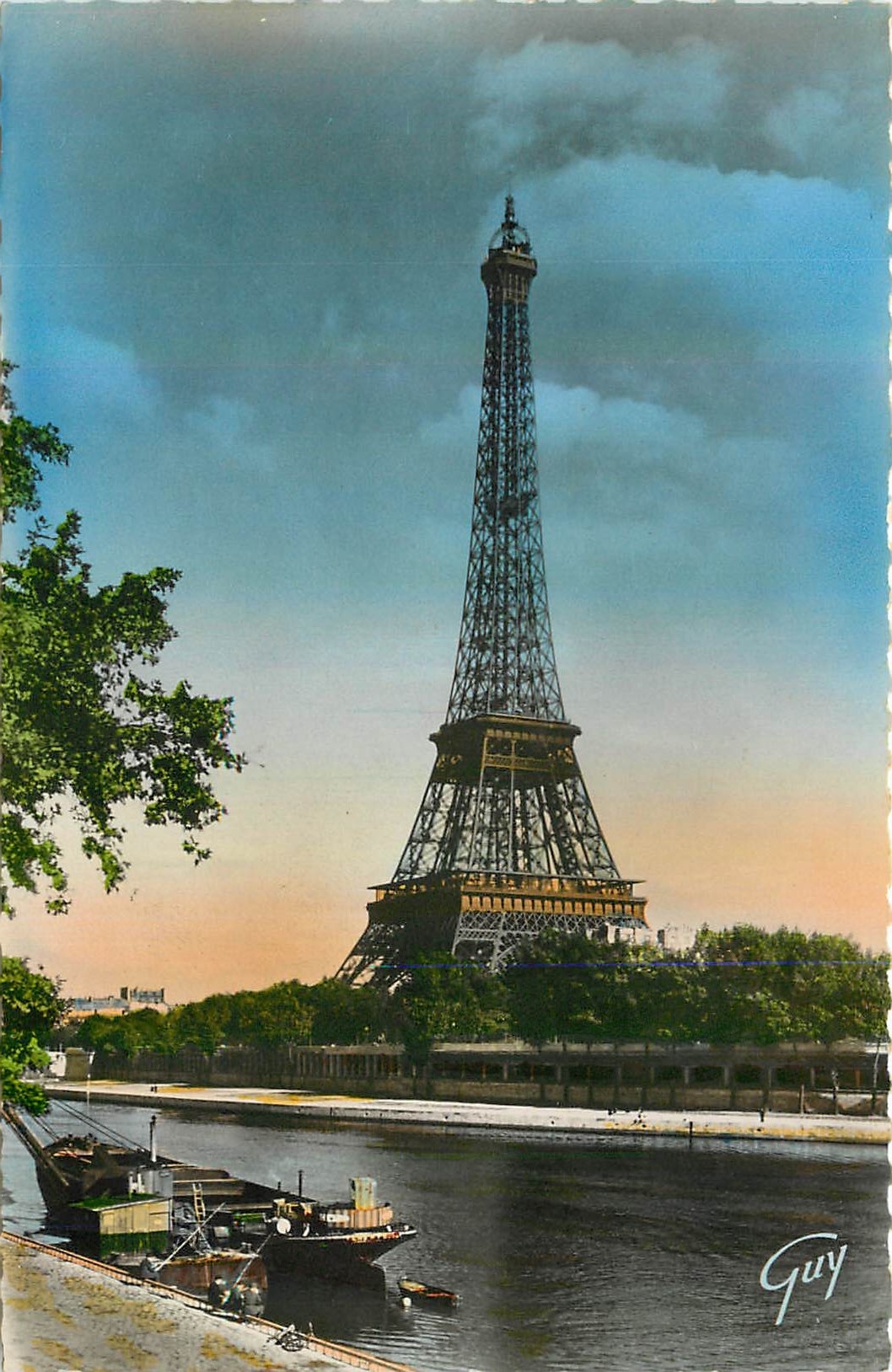CPA Paris et ses Merveilles La Tour Eiffel vue de l'Avenue de Tokio Tohyo Japon Nippon