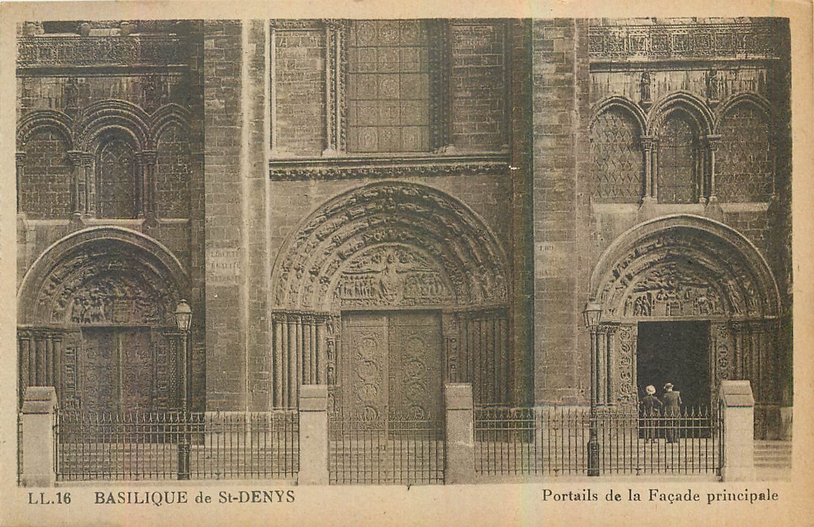 CPA Basilique de St Denys Portails de la Facade  principale 