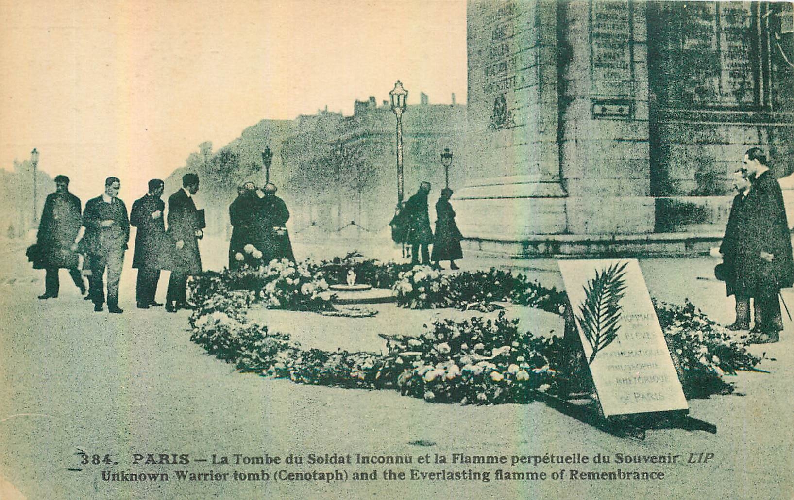 CPA Paris La Tombe du Soldat Inconnu et la Flamme perpetuelle du Souvenir 