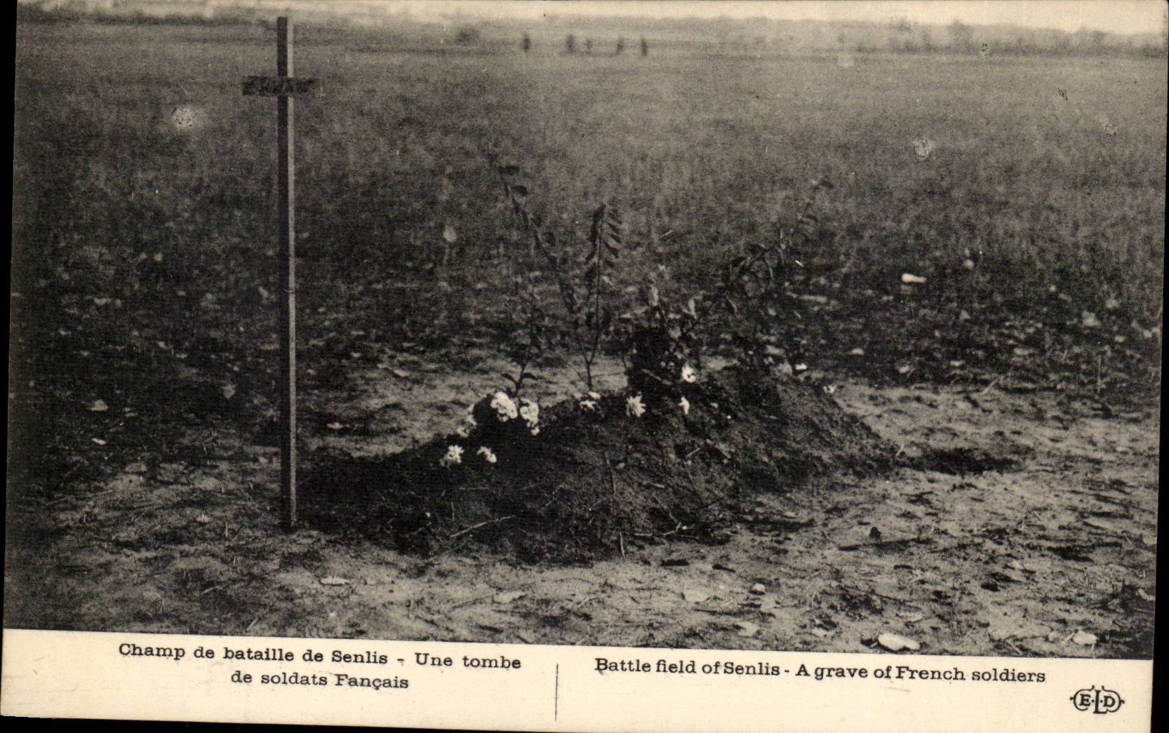Champ de bataille de Senlis — Une tombe de soldats Français — E.P.D.