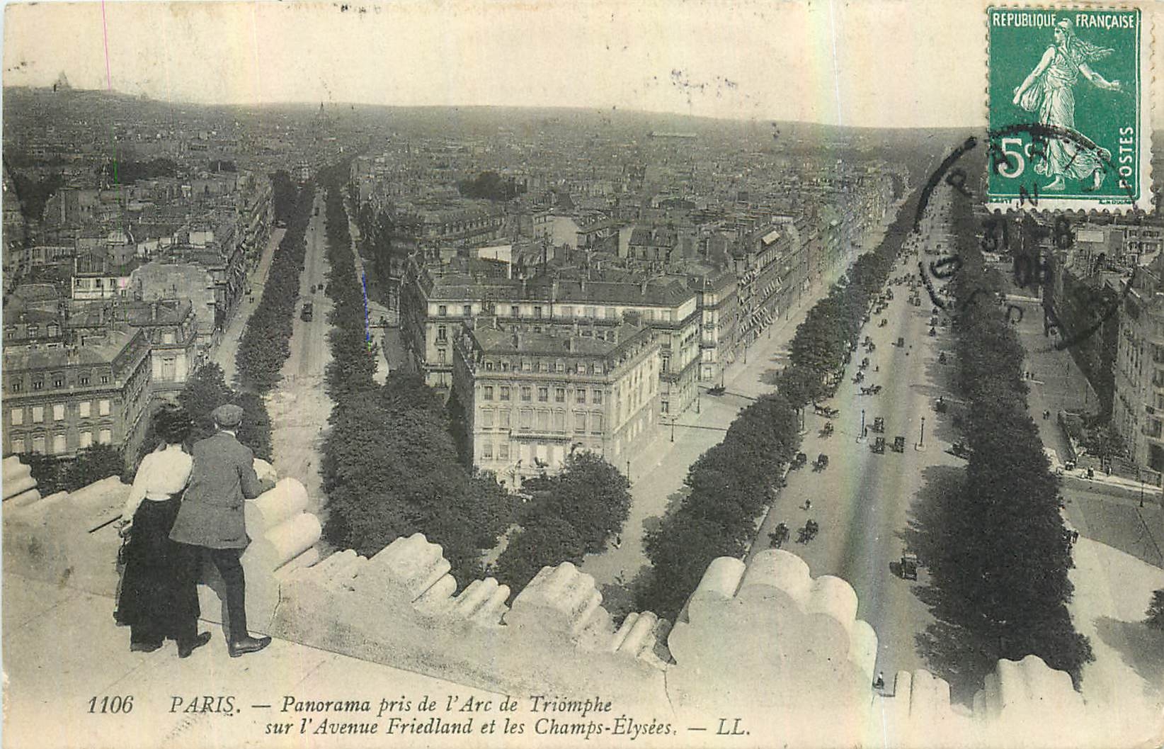 CPA Paris Panorama pris de l'Arc de Triomphe sur l'Avenue Friedland et les Champs Elysees 