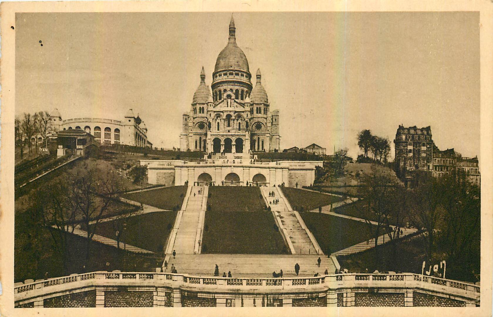 CPA Paris en Flanant vue generale du Sacre Coeur de Montmartre et l'Escalier Monumental 