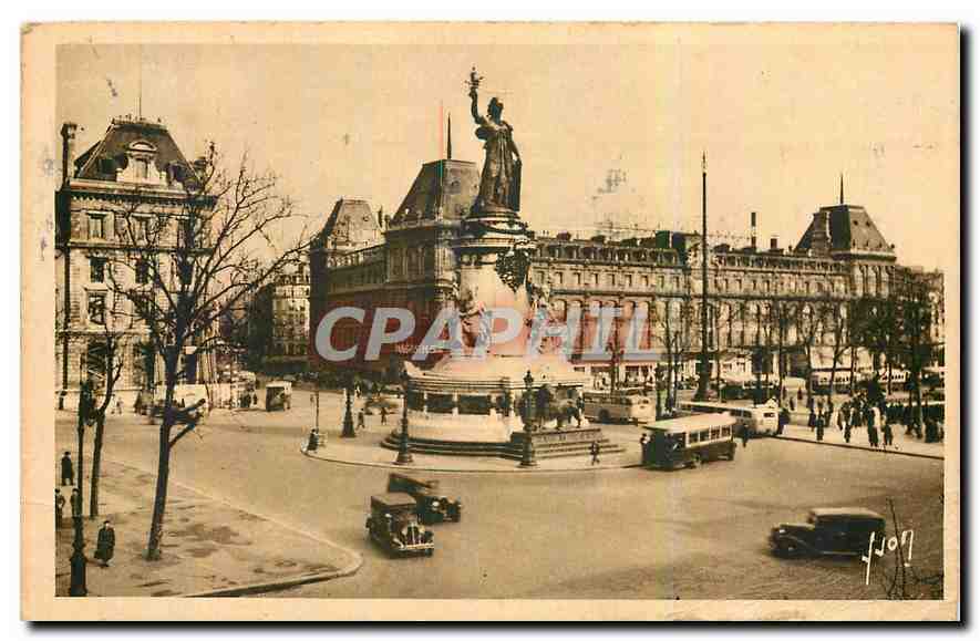 CPA Paris en Flanant Place de la Republique 