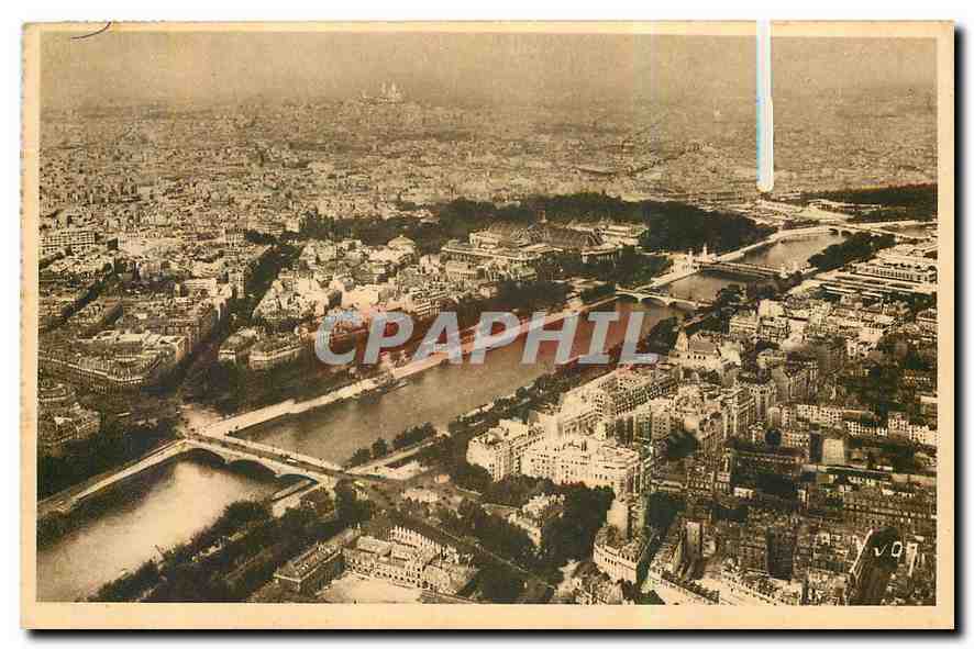 CPA Paris en Flanant vue panoramique prise de la Tour Eiffel sur la Seine et la Butte Montmartre 