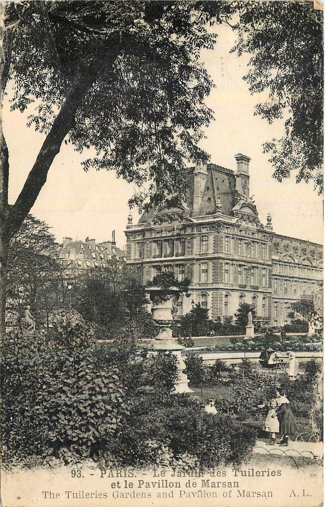 CPA Paris le Jardin des Tuileries et le Pavillon de Marsan 
