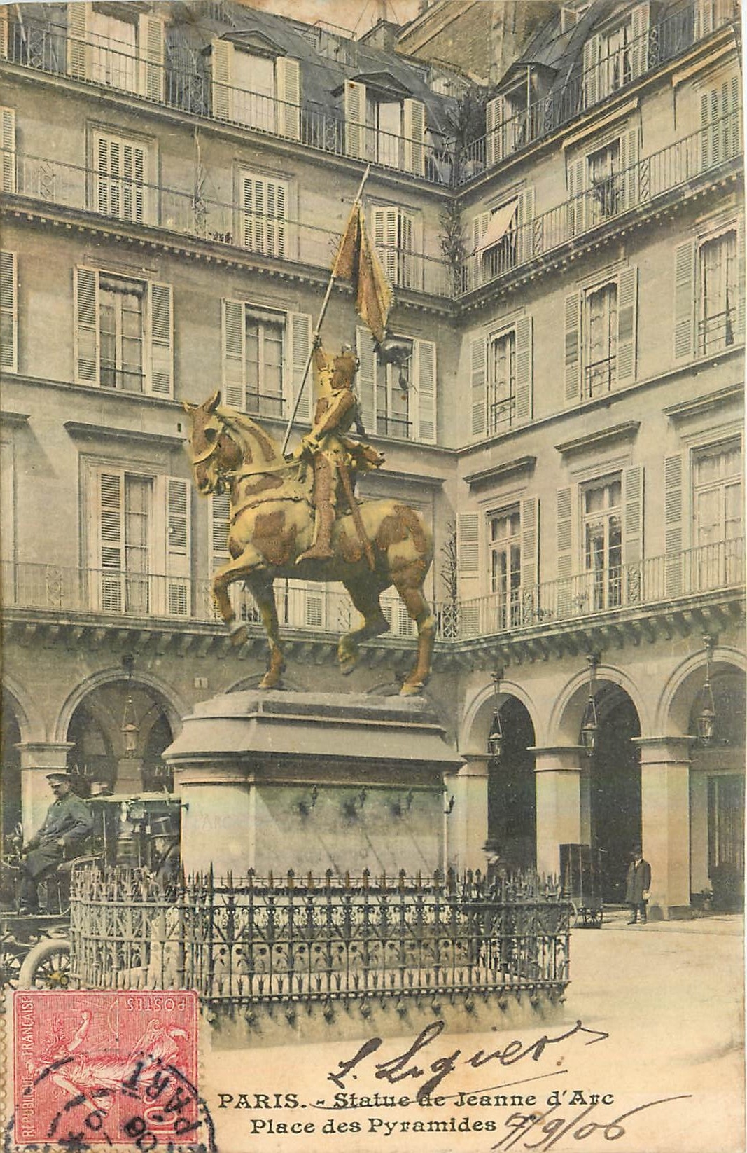 CPA Paris Statue de Jeanne d'Arc Place des Pyramides 