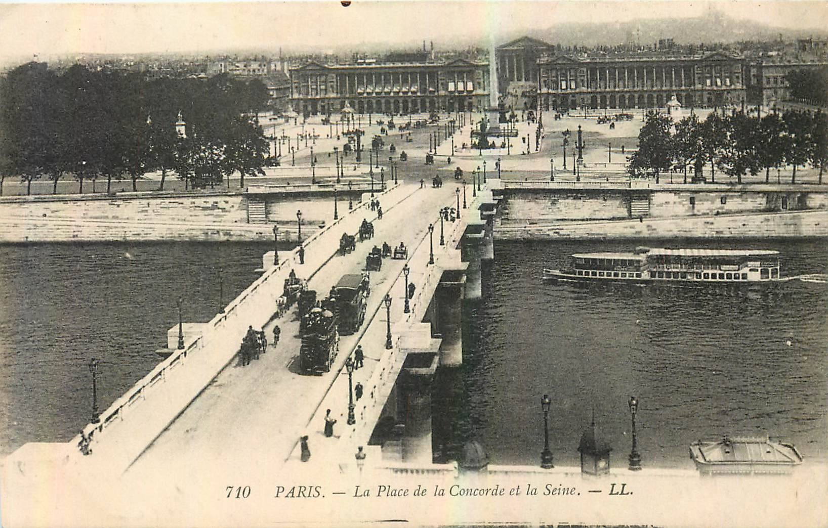 CPA Paris la Place de la Concorde et la Seine 