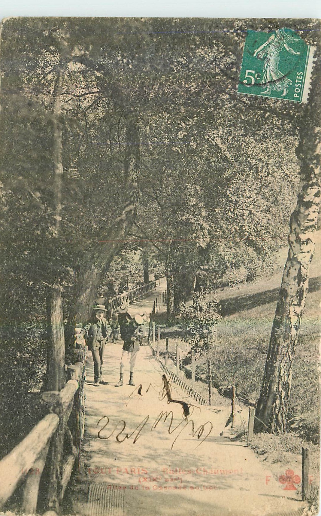 CPA Paris Ou St Chaumont ancien monticule accidente a l'Est de Paris entre Belleville et la Villette
