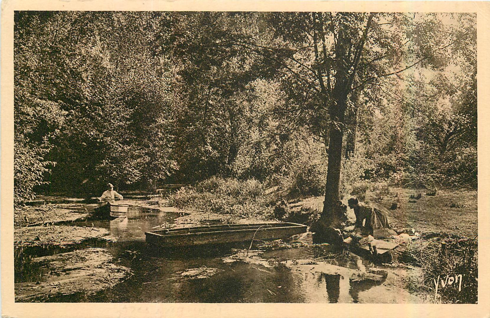 CPA La Region du Limousin un Bras de la dordogne pres Argentat Lavandiere Barque