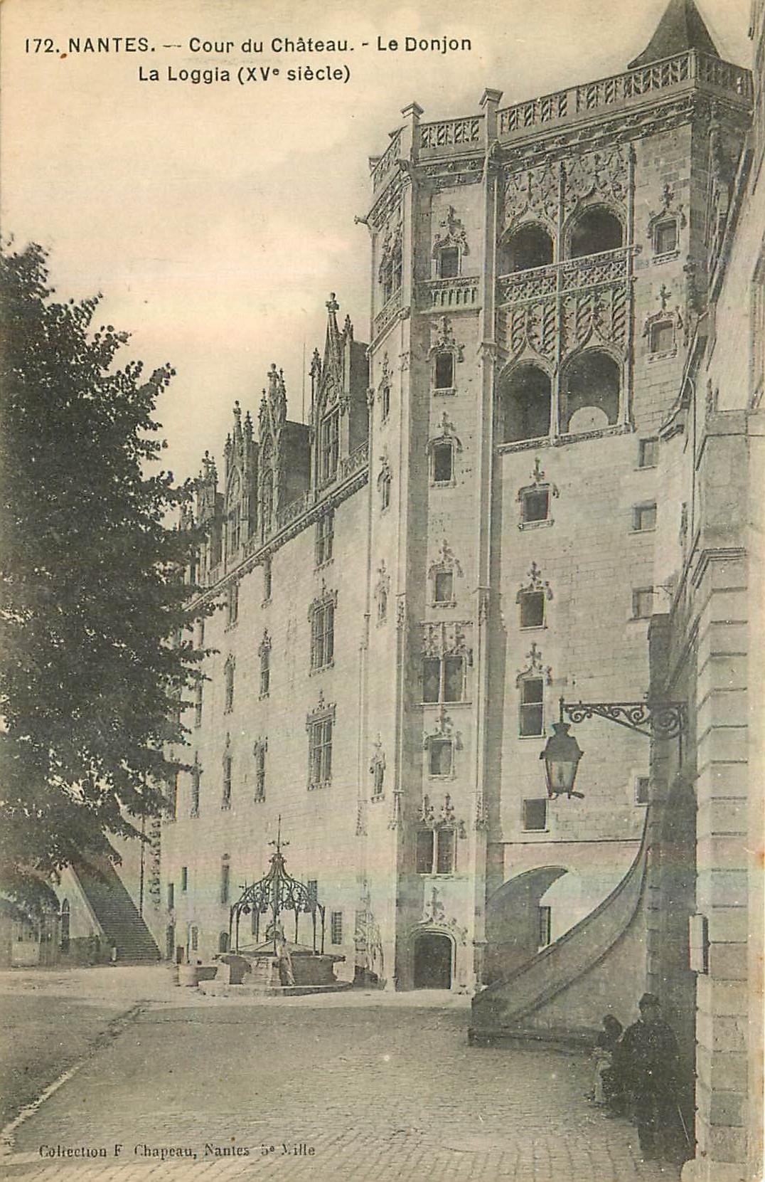 CPA Nantes Cour du Chateau le Donjon la Loggia XV siecle 