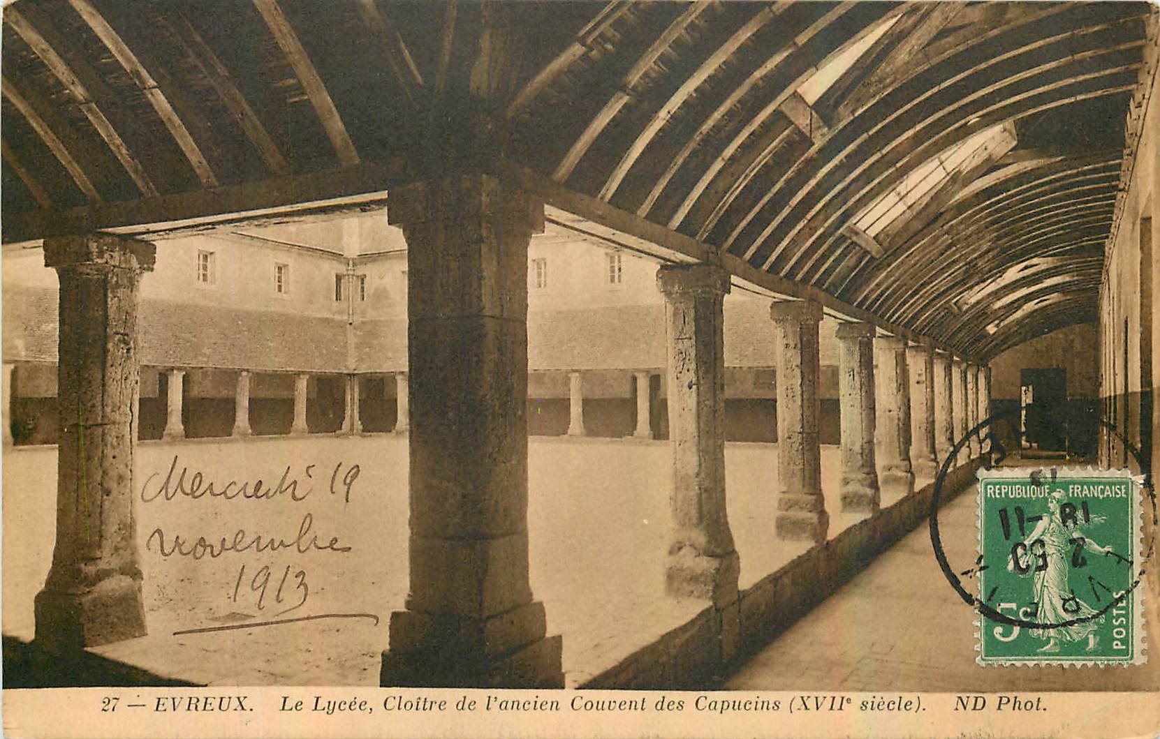 Evreux — Le Lycée, Cloître de l'ancien Couvent des Capucins (XVIIe siècle) — ND Phot.