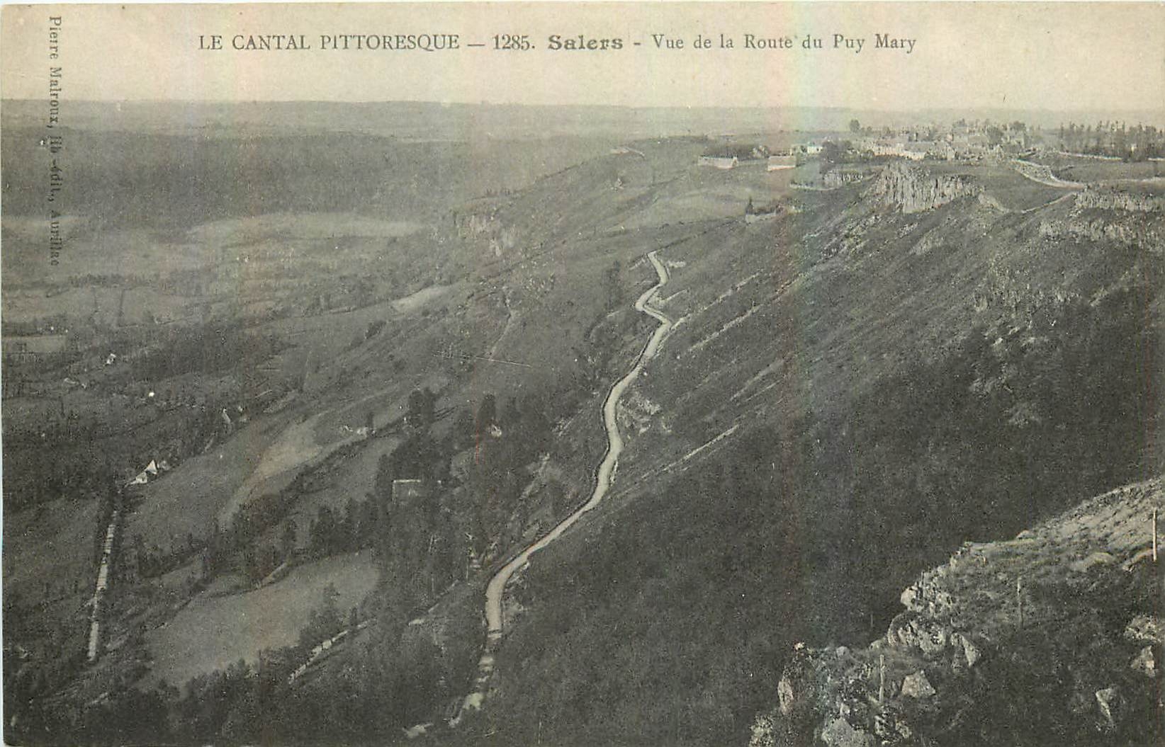 CPA Le Cantal Pittoresque Salers vue de la Route du Puy Mary 