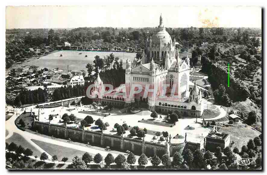 La Basilique de Lisieux — Vue aérienne — Éditions de la Basilique