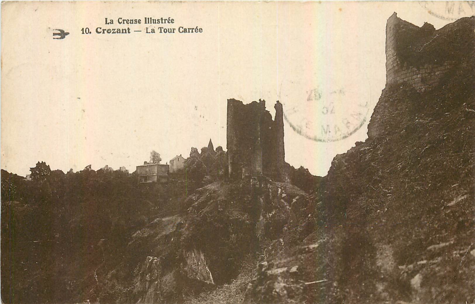 CPA La Creuse Illustre Crozant la Tour Carree 