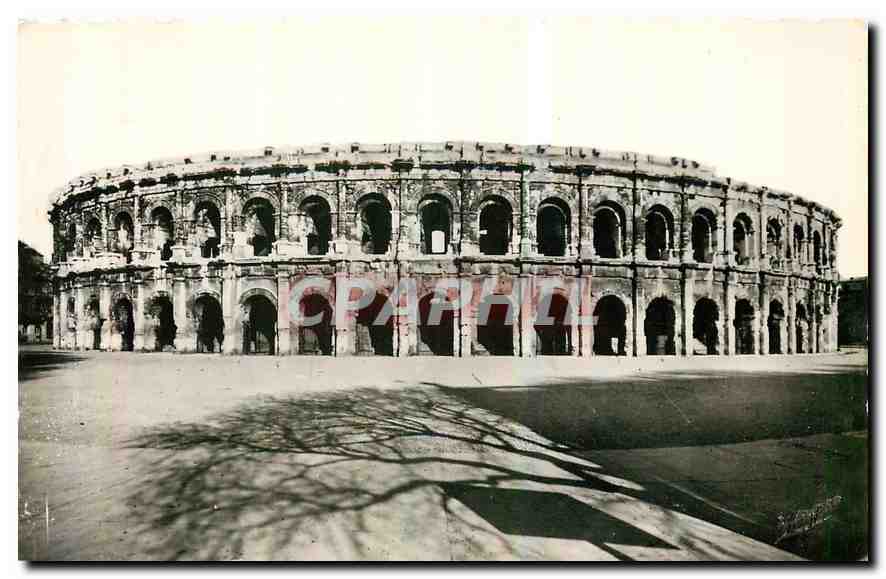 CPA La Provence romaine nimes les Arenes Romaines 