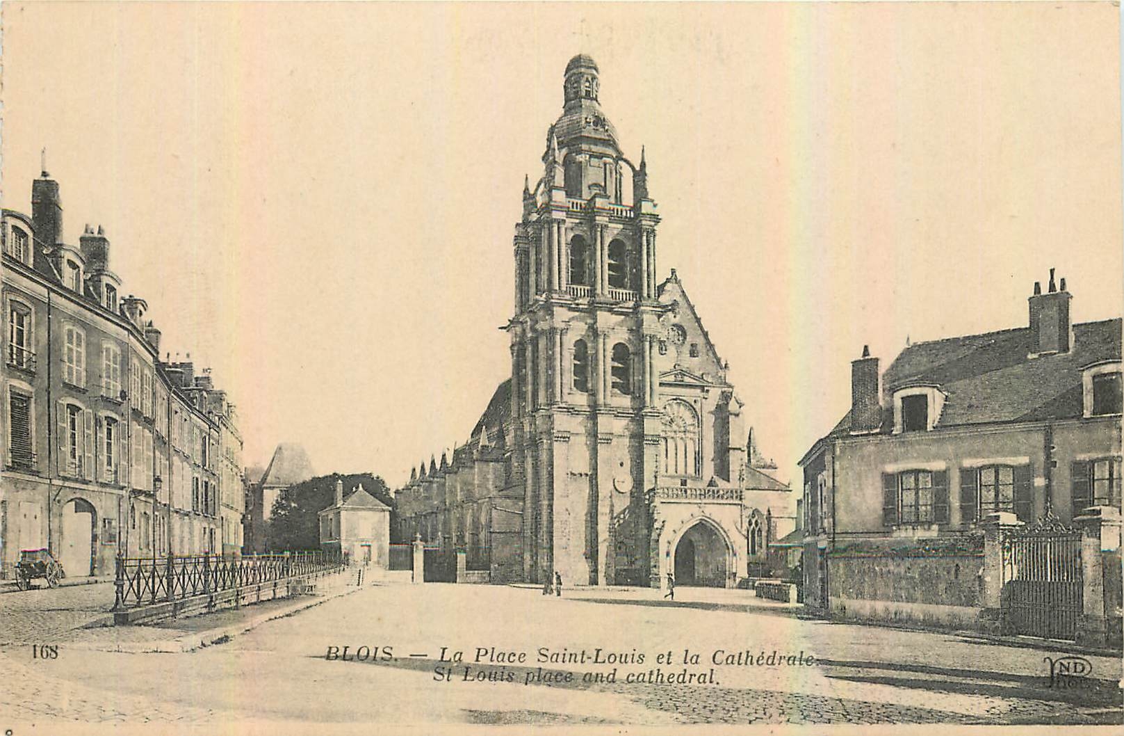 Blois — La Place Saint-Louis et la Cathédrale — ND