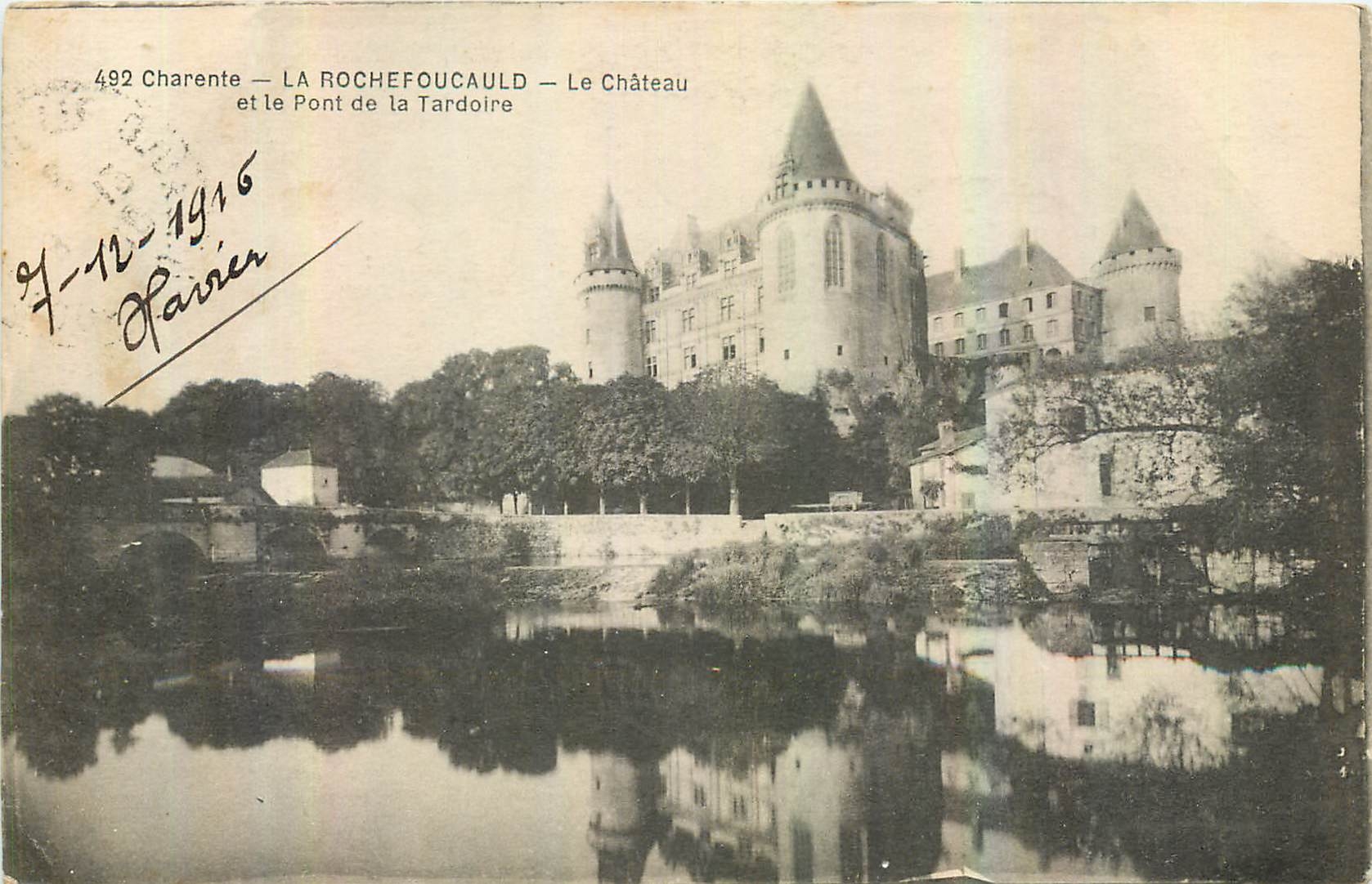 CPA Charente La Rochefoucauld Le Chateau et le Pont de la Tardoire 