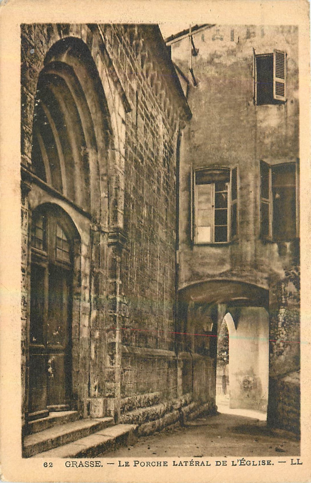 CPA Grasse le Porche lateral de l'Eglise 
