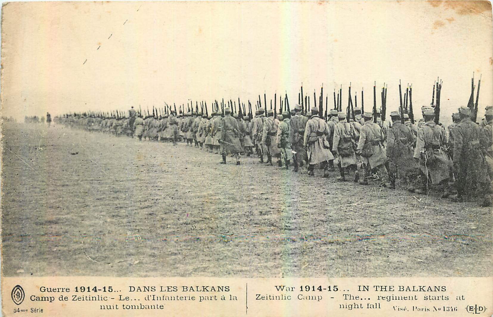 CPA Guerre 1914-15 Dans les Balkans Camp de Zeitunlic Le d'Infanterie part a la nuit tombante Milita