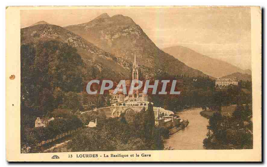 CPA Lourdes La Basilique et le Gave 