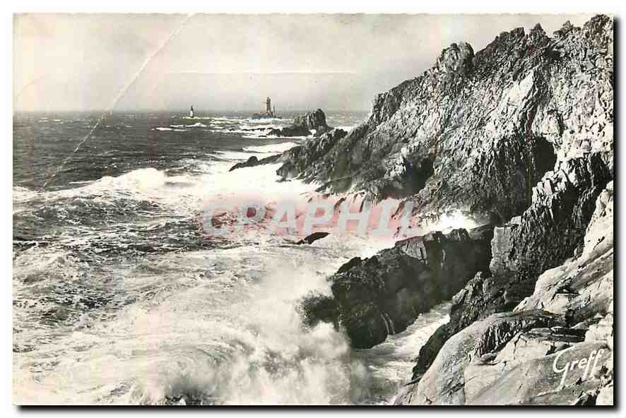 CPA En Bretagne La Pointe du Raz Finistere et le Phare de la Vieille 