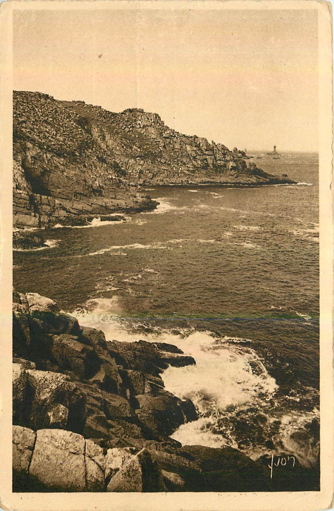 CPA La Douce France Pointe du Raz de Sein Finistere L'Eperon vu de la Baie des Trepasses 