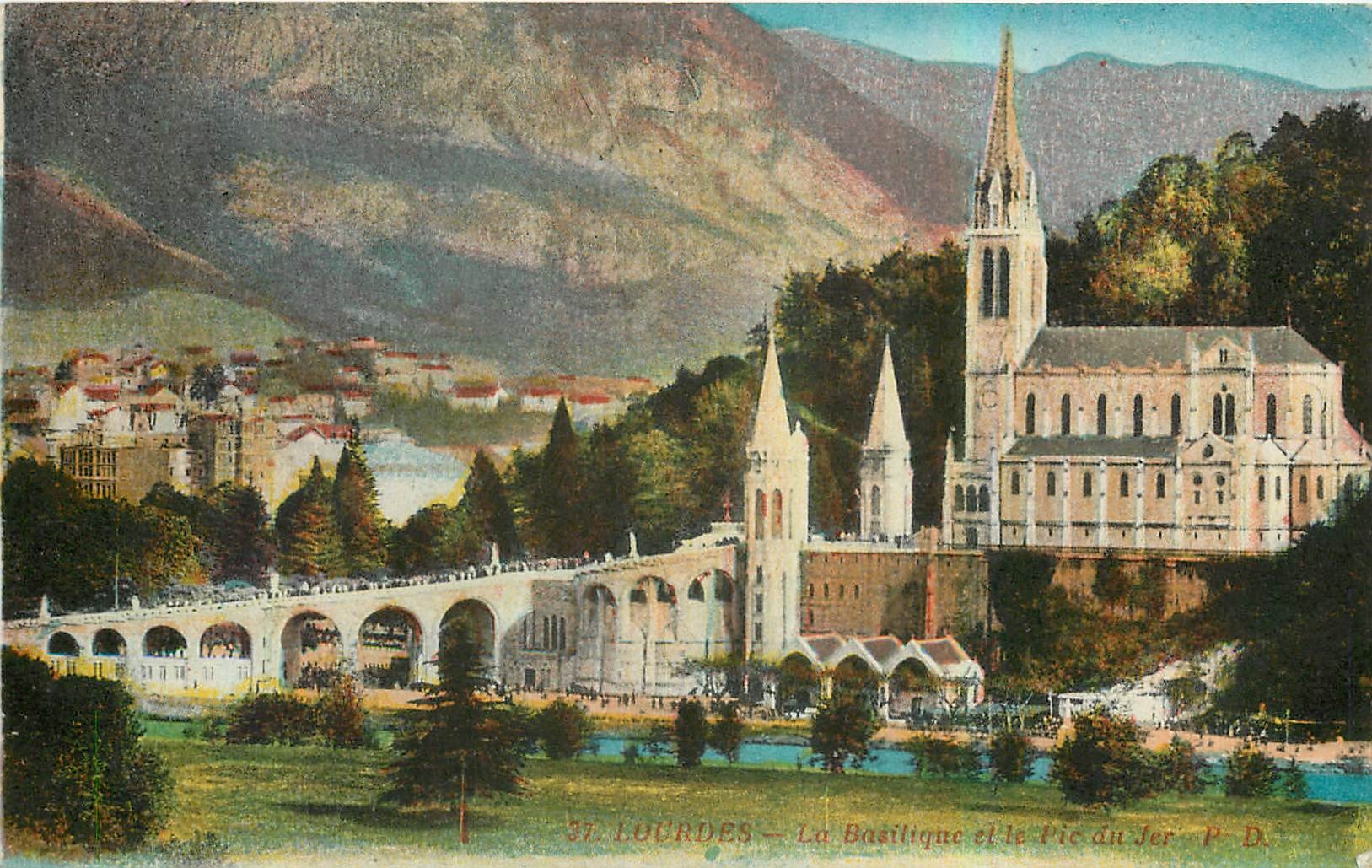 CPA Lourdes La Basilique et le Pic du Jer 