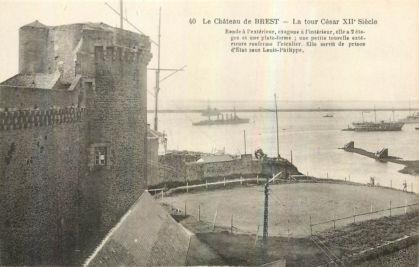 CPA Le Chateau de Brest la tour Cesar XII siecle Bateaux