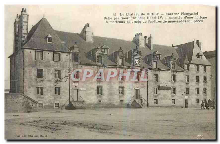 CPA Le Chateau de Brest Caserne Plougastel Militaria