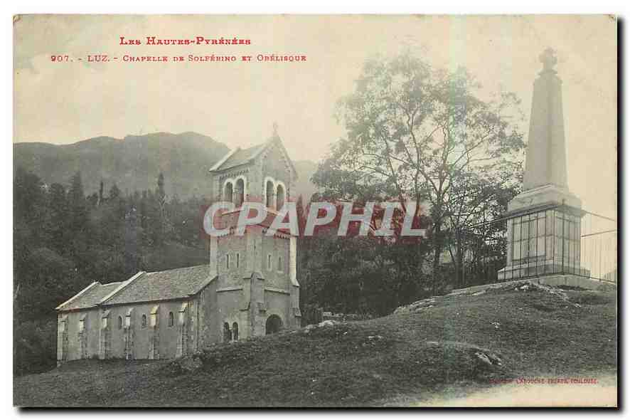 CPA Les Hautes Pyrenees Luz Chapelle de Solferino et obelisque