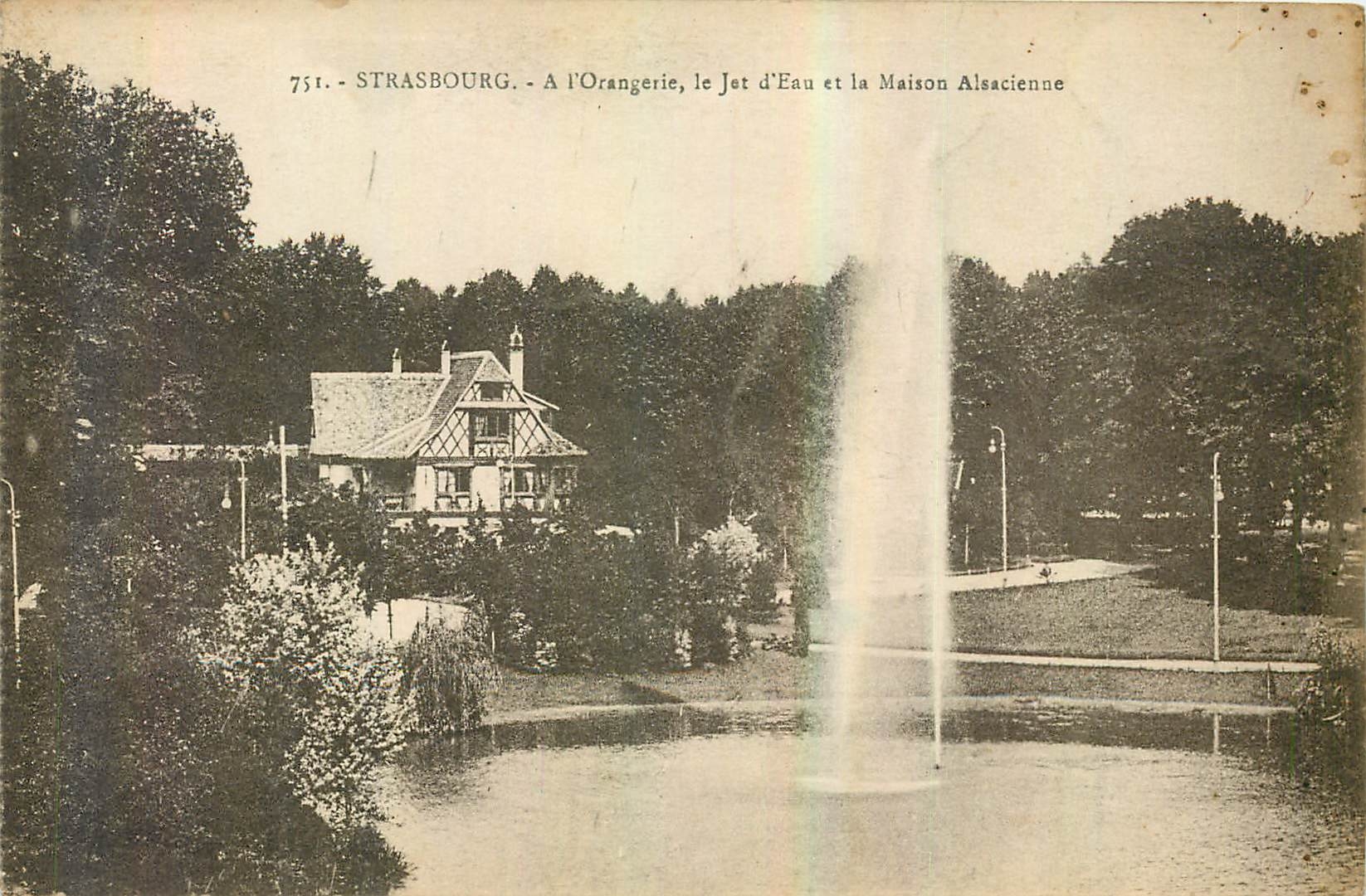 CPA Strassbourg a l'Orangerie le Jet d'Eau et la Maison Alsacienne