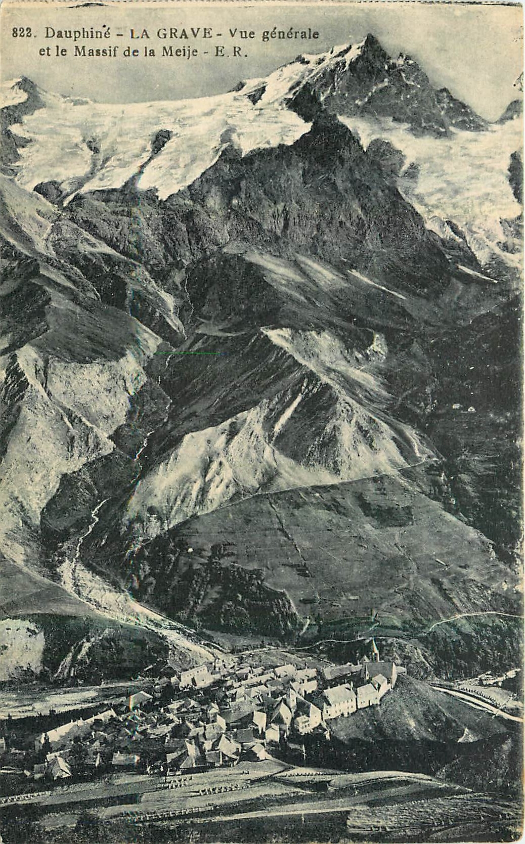 CPA Dauphine La Grave vue Generale et le Masif de la Meije 