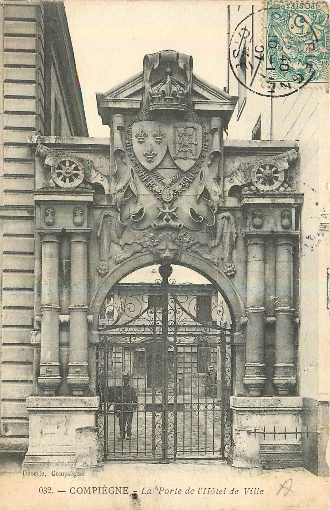 CPA Compiegne La Porte de l'Hotel de Ville 