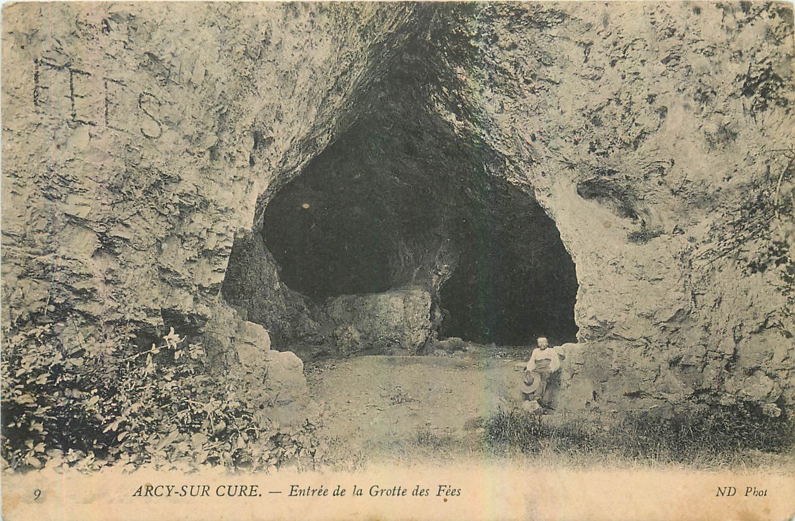 CPA Arcy sur Cure Entree de la Grotte des Fees 