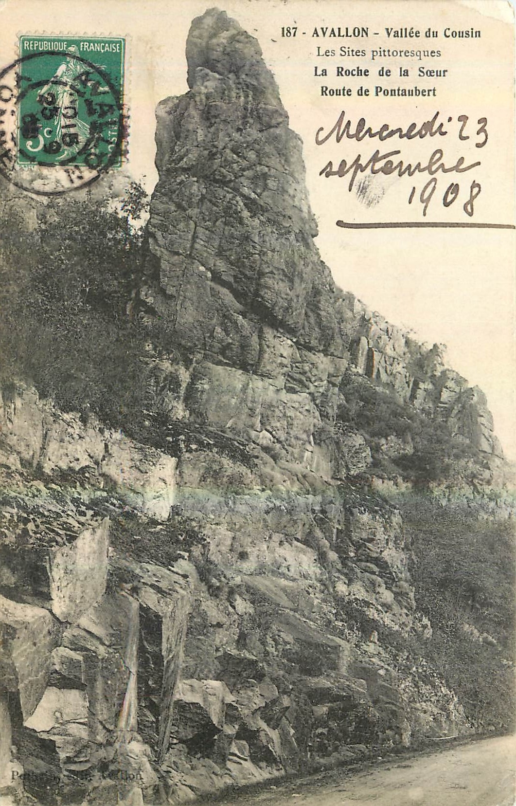 CPA Avallon Vallee du Cousin Les Sites pittoresques La Roche de la Scoeur Route de Pontaubert 