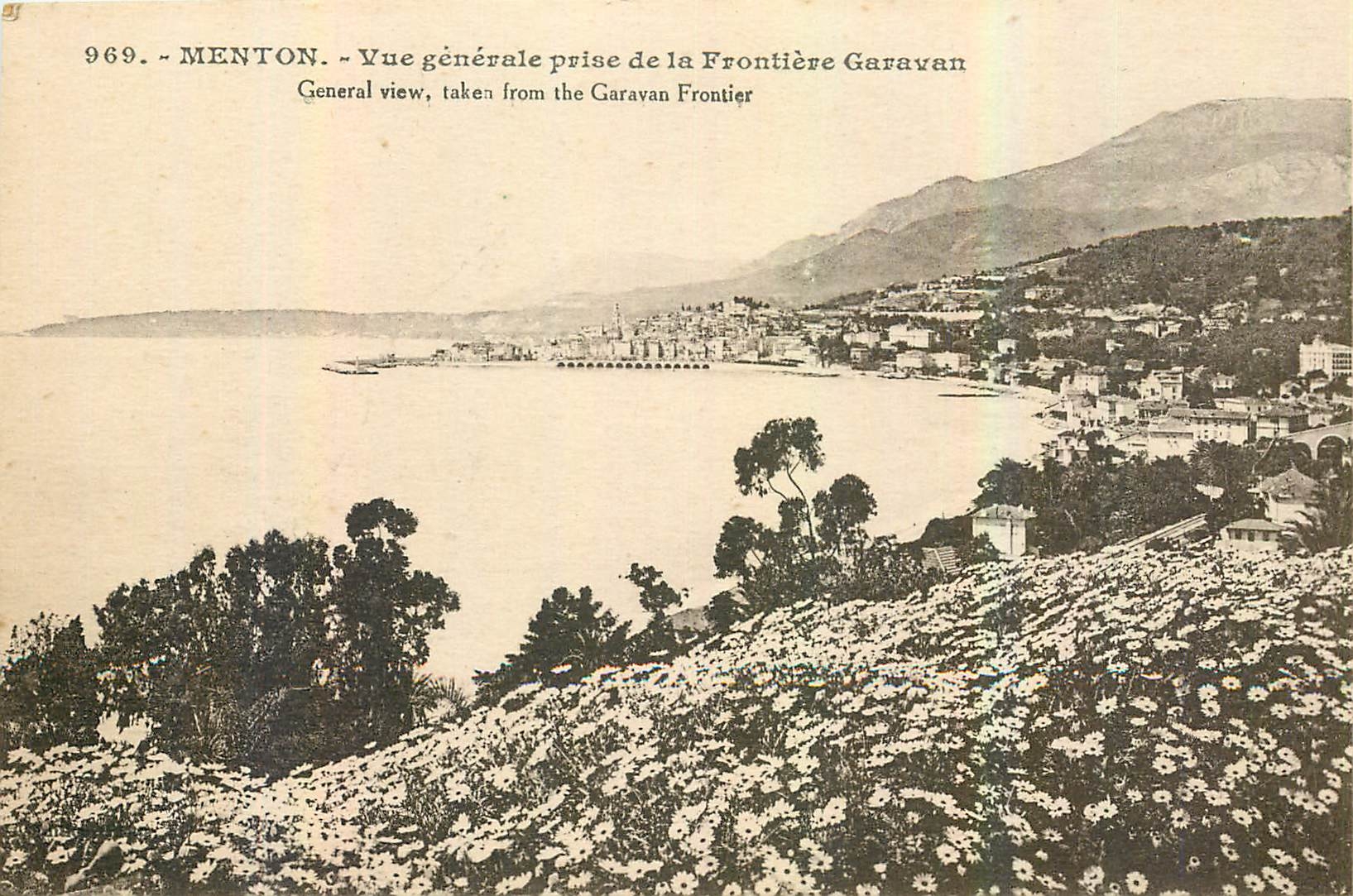 CPA Menton Vue generale prise de la Frontiere Garavan 