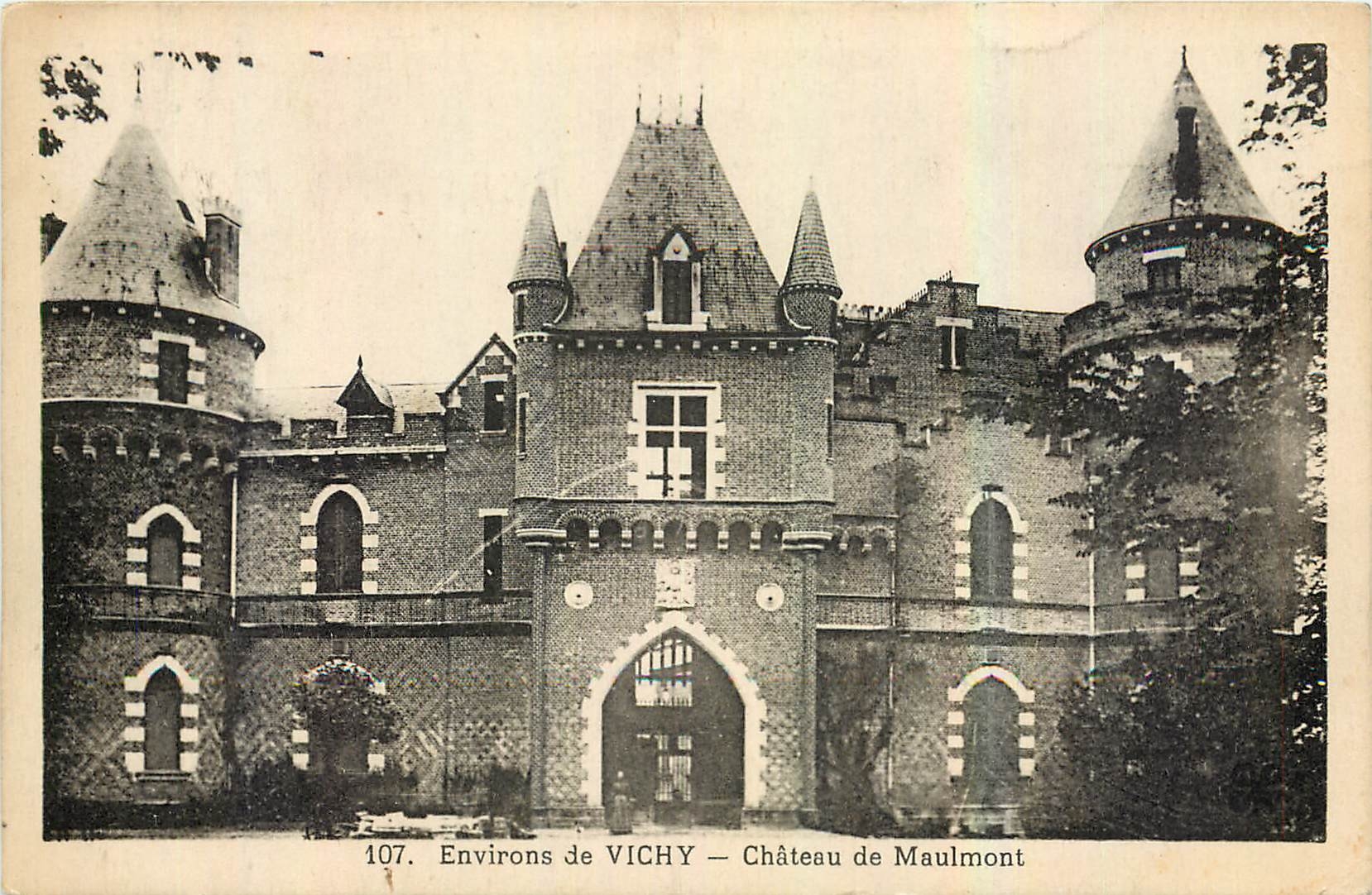 CPA Environs de Vichy Chateau de Maulmont 
