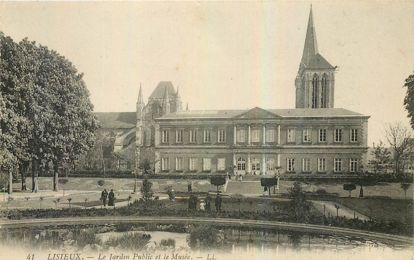 Lisieux — Le Jardin Public et le Musée — LL