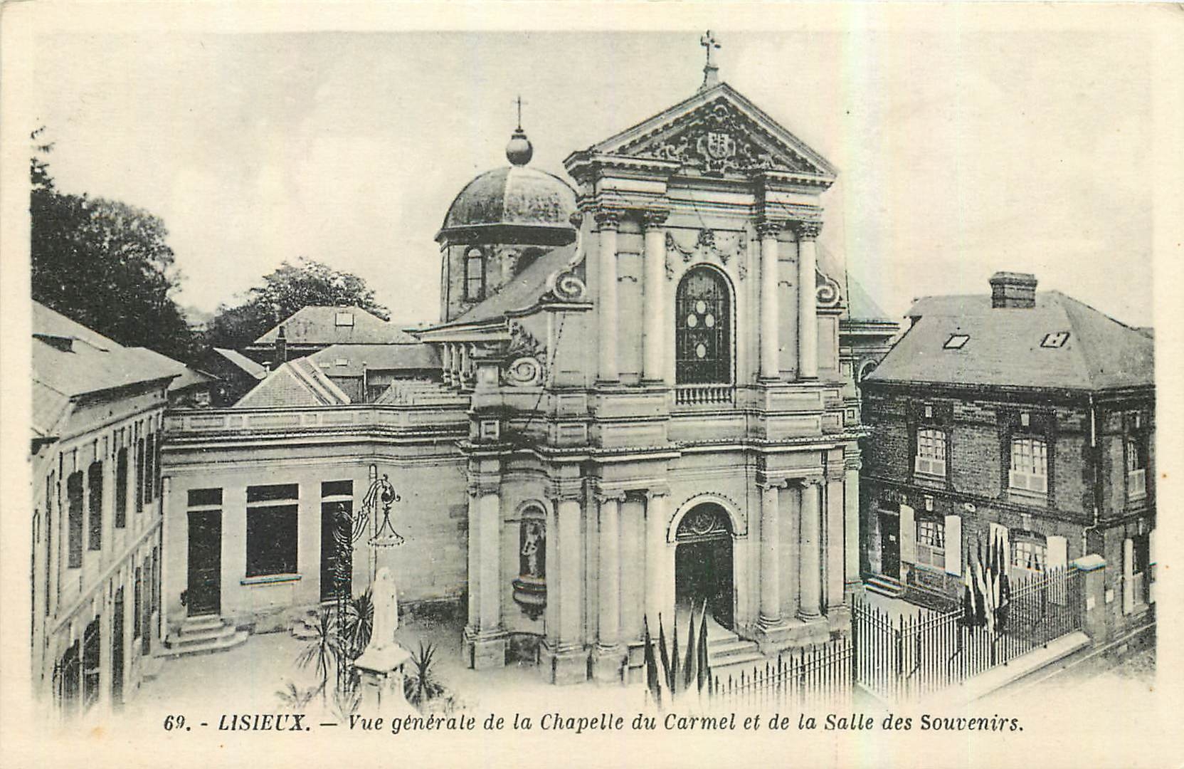 Lisieux — Vue générale de la Chapelle du Carmel et de la Salle des Souvenirs — G. Artaud, éditeur
