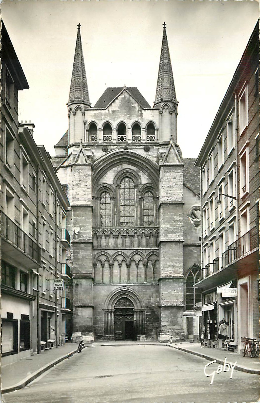 CPA Lisieux Catedrale St Pierre portail sud 
