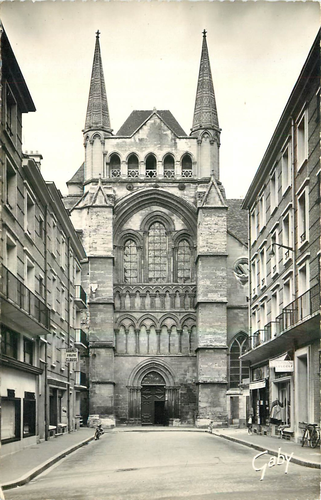 CPA Lisieux Calvados Cathedrale St Pierre portail sud 