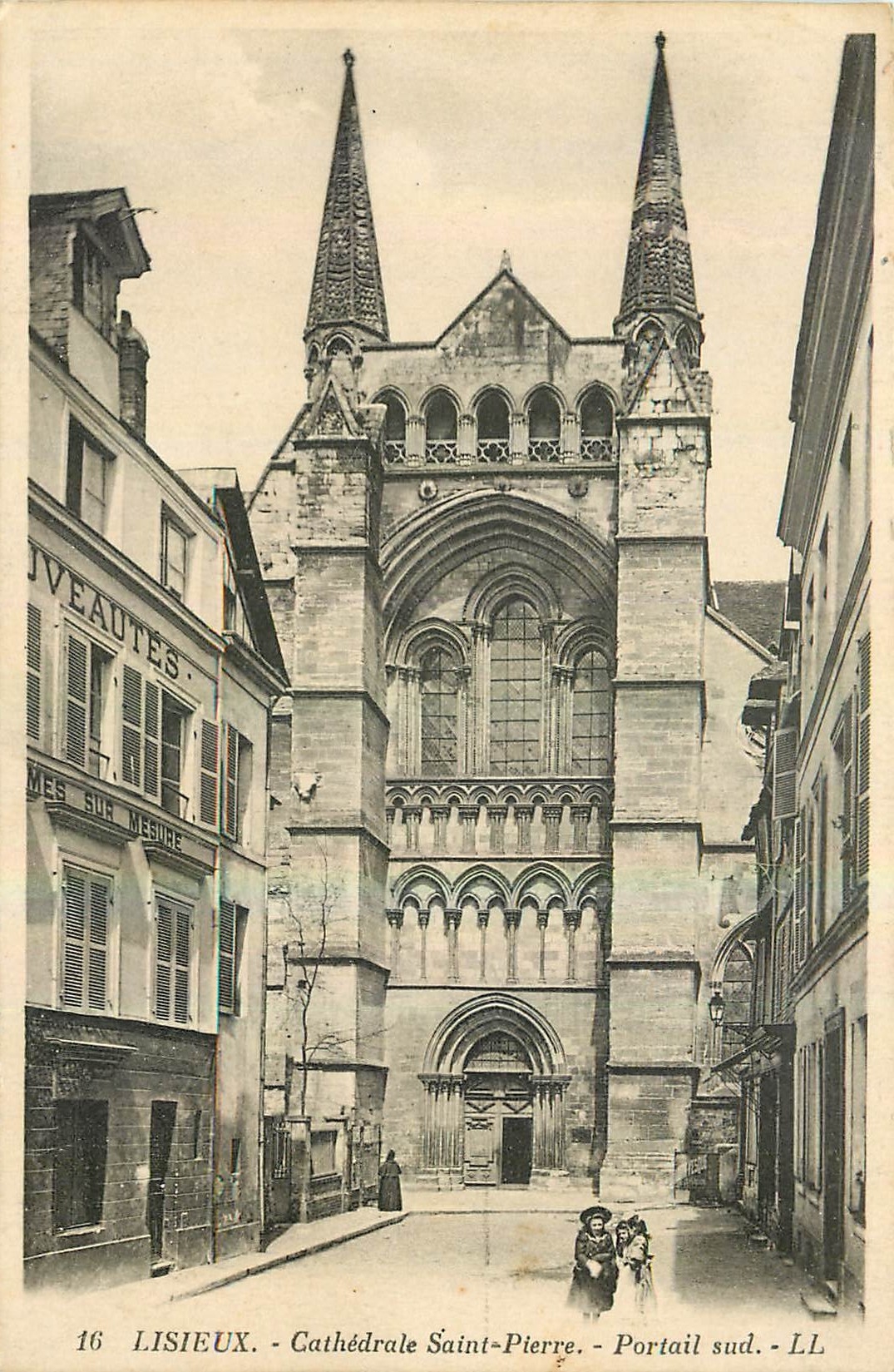 Lisieux - Cathédrale Saint-Pierre - Portail sud - LL